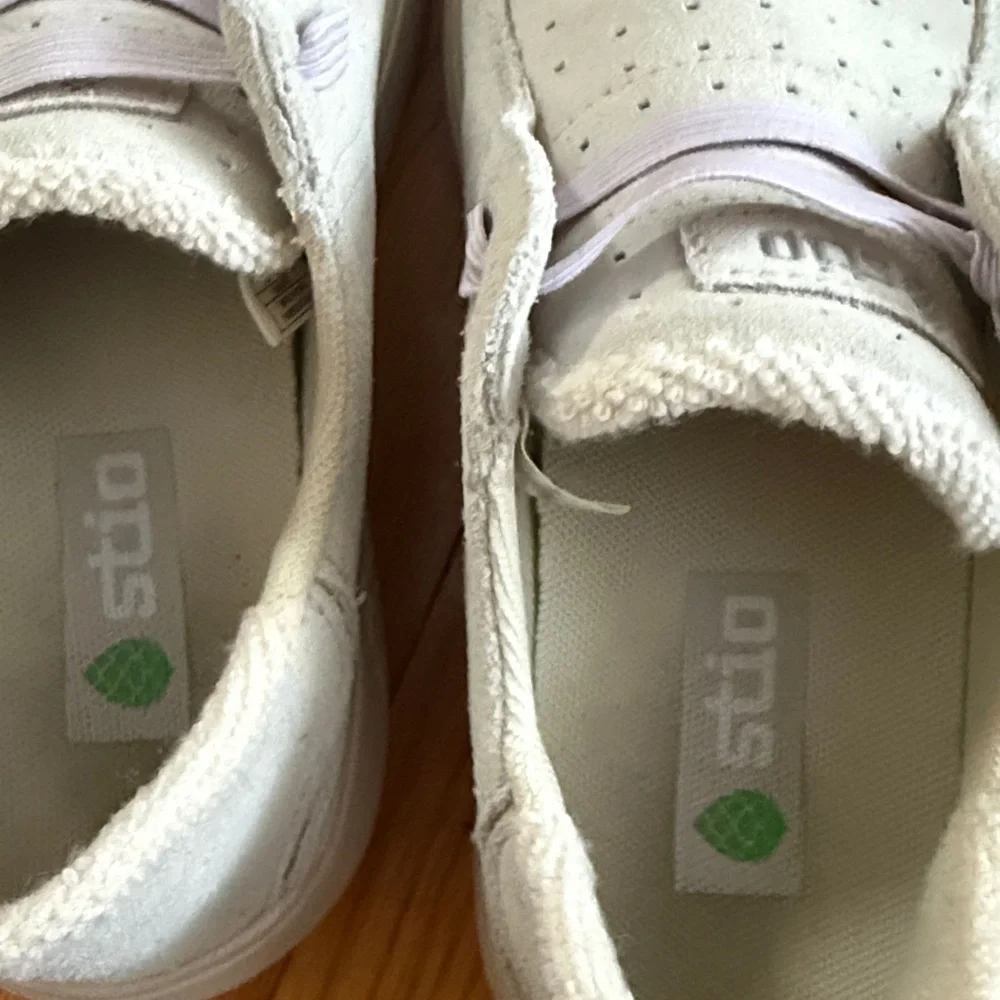 STIO COLTER SUMMER LOW SNEAKER. SIZE 7